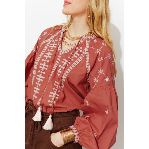 Blusa bordada punto de cruz