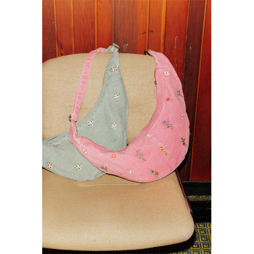 Bolso media luna con flores