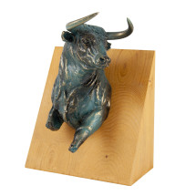 BUSTO TORO SOBRE CUÑA MADERA