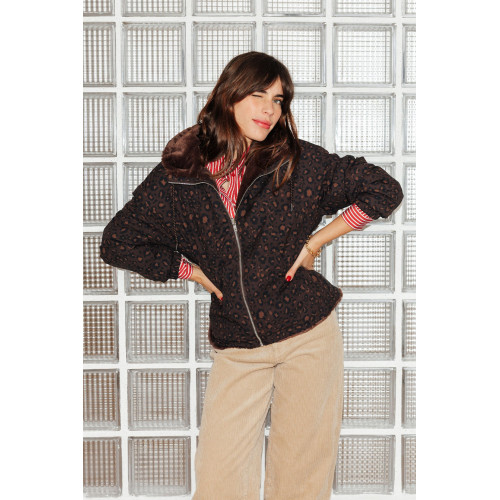 Cazadora leopardo con capucha