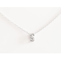 Collar inicial S de plata de ley