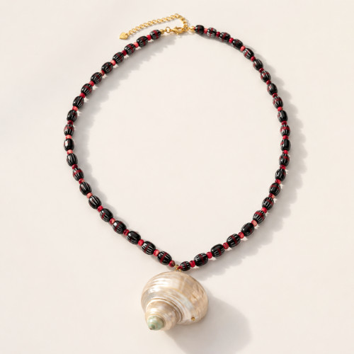 Conch Necklace Black