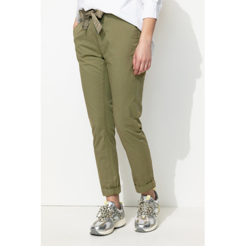 Pantal&oacute;n chino cintur&oacute;n