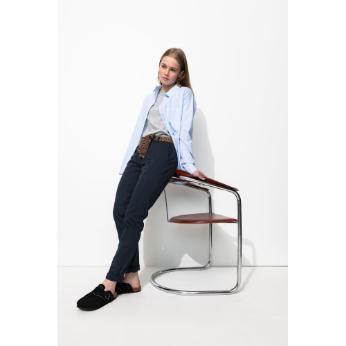 Pantal&oacute;n chino cintur&oacute;n