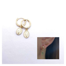 Pendiente Virgen de plata de ley con baño de oro de 14 quila...