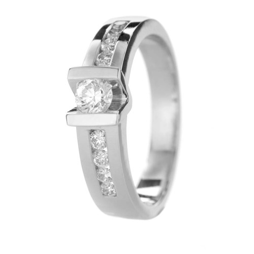 Sortija diamantes talla brillante con diamante central compromiso