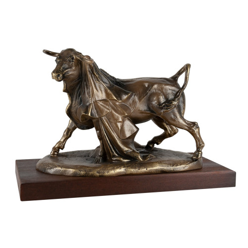 TORO CAPOTE EN CUERNO