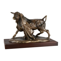 TORO CAPOTE EN CUERNO