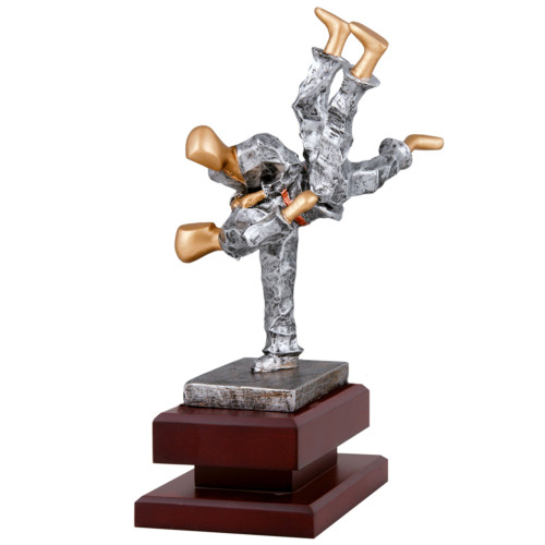 TROFEO JUDO DE RESINA SOBRE PEANA DE MADERA