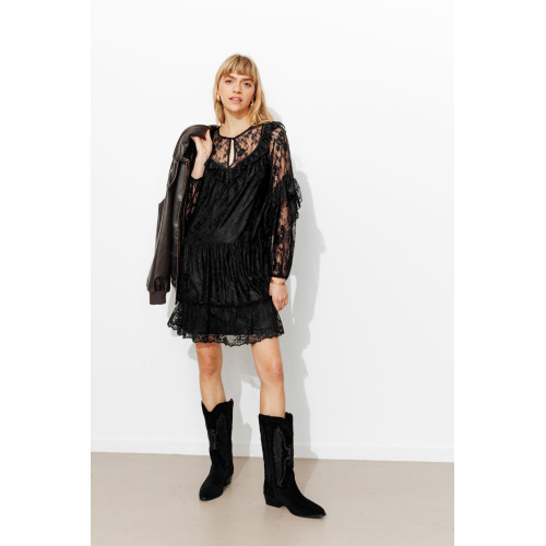Vestido corto de encaje