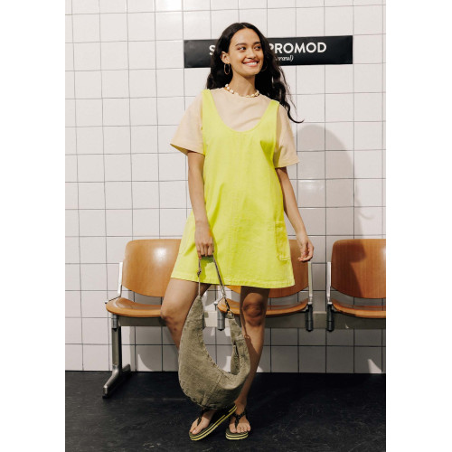 Vestido peto fl&uacute;or