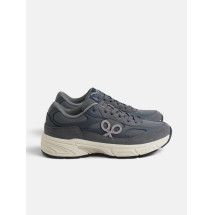 Zapatilla running tono gris